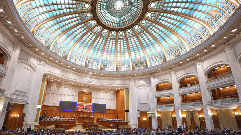 Ρουμανία: Η κυβέρνηση επέζησε από τέσσερις προτάσεις δυσπιστίας