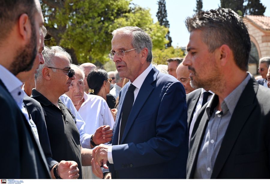 Συγκίνηση στο μνημόσυνο της Λένας Σαμαρά (PHOTOS)
