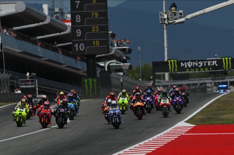 Ο Marc Marquez κερδίζει το MotoGP Sprint στην Βαρκελώνη, καθώς ο Alex Marquez πέφτει από την 1η θέση