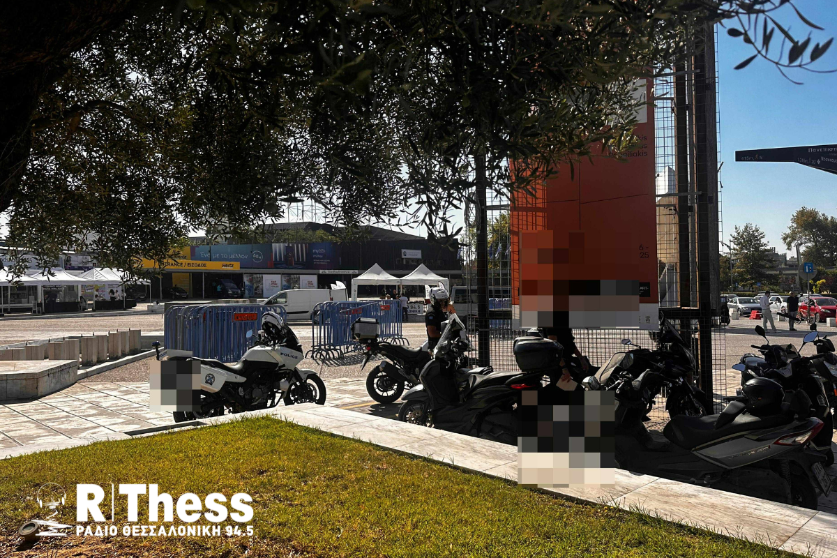 Θεσσαλονίκη- Μηχανές της ΕΛΑΣ παρκαρισμένες στο ποδηλατόδρομο (PHOTO)