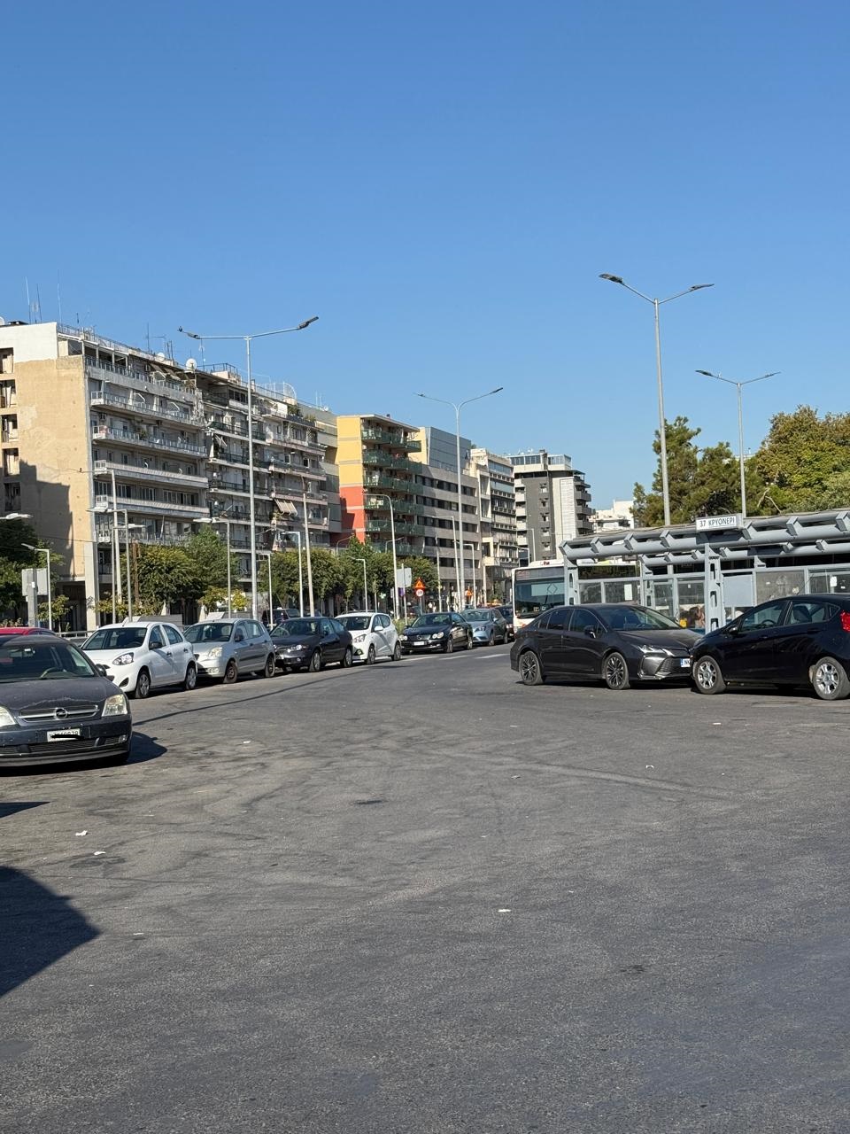 Θεσσαλονίκη: Λεωφορεία στον ΟΣΕ – Στριμωγμένα, με λακκούβες και χωρίς χώρο (VIDEO&PHOTO)