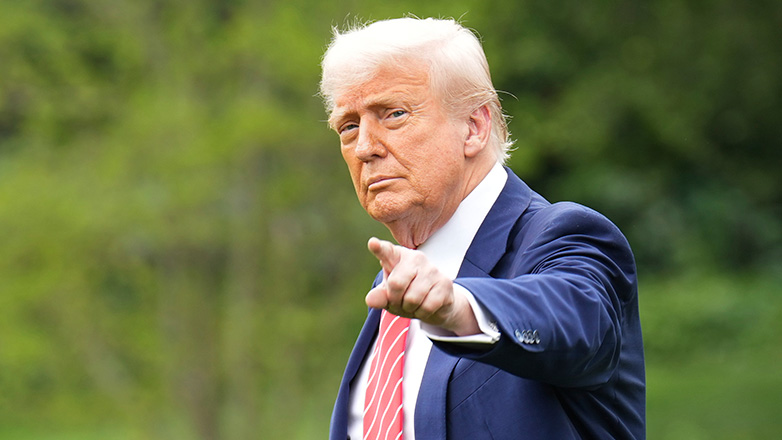 Ο Τραμπ λανσάρει την «χρυσή κάρτα» μόνιμης διαμονής στις ΗΠΑ έναντι ενός εκατ. δολαρίων