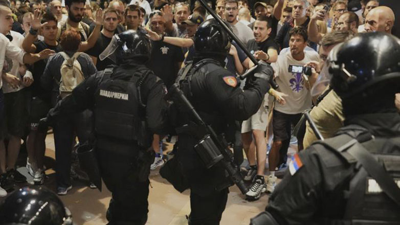 Σερβία: Νέες διαδηλώσεις και συγκρούσεις με την αστυνομία – Πρόωρες εκλογές ζητούν οι διαδηλωτές