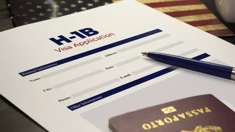 ΗΠΑ: Τι θα ισχύσει με το τέλος των 100.000 δολαρίων για βίζα εργασίας H-1B