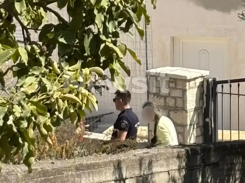 Βοιωτία: Η στιγμή της σύλληψης της 62χρονης Διευθύντριας του ΚΕΠ που έθαψε τη μητέρα της για να παίρνει τη σύνταξη