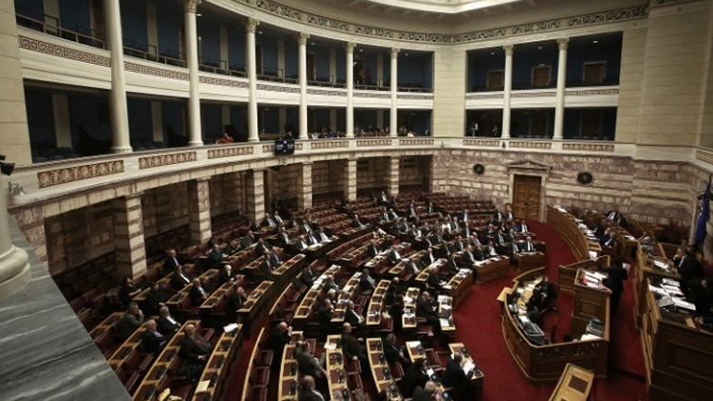 Βουλή: Ψηφίστηκε το νομοσχέδιο για την κοινωνική αντιπαροχή και την ισόβια τριτεκνική ιδιότητα