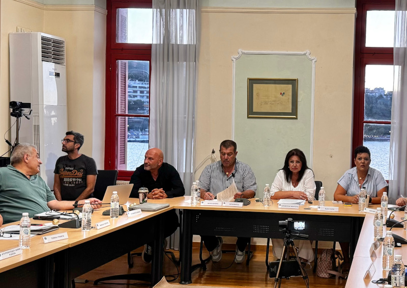 Γ. Σπύρου: Η δήμαρχος αγνοεί παιδιά, εκπαιδευτικούς και γονείς και κρύβει τα προβλήματα κάτω από το χαλί»