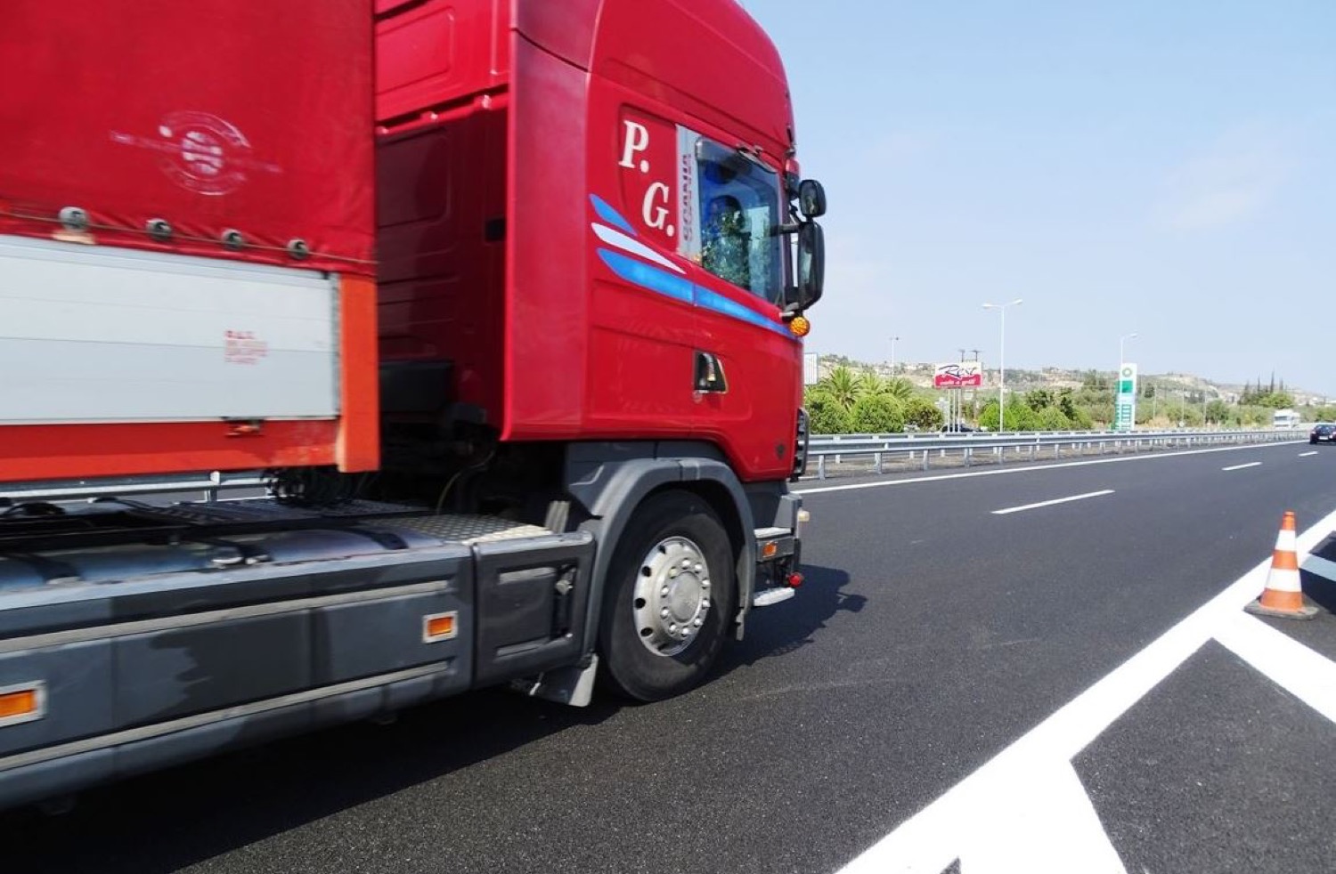 Επικίνδυνοι ελιγμοί σε ΠΑΘΕ και… δικαστήρια – Ζήτησε διερμηνέα αλλά δεν εμφανίστηκε στη δίκη