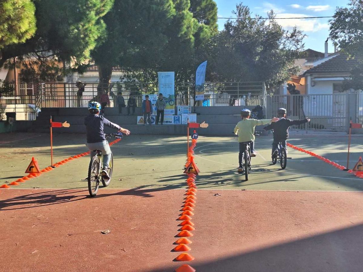 «Ποδηλατώντας ΑΣΦΑΛΩΣ με το ΕΣΠΑ» – Σε εξέλιξη το εκπαιδευτικό πρόγραμμα της Περιφέρειας Θεσσαλίας