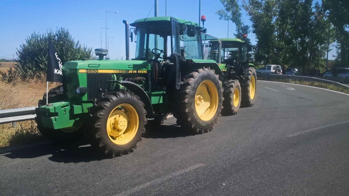 Αγρότες και κτηνοτρόφοι της Μαγνησίας: «Θα κάνουμε Χριστούγεννα στον δρόμο»