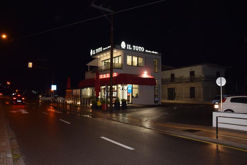 IL TOTO Drive Through στην Κοζάνη : Η νέα εμπειρία στον καφέ που έγινε λατρεία – Πάρε τον καφέ σου χωρίς να κατέβεις από το αυτοκίνητο!