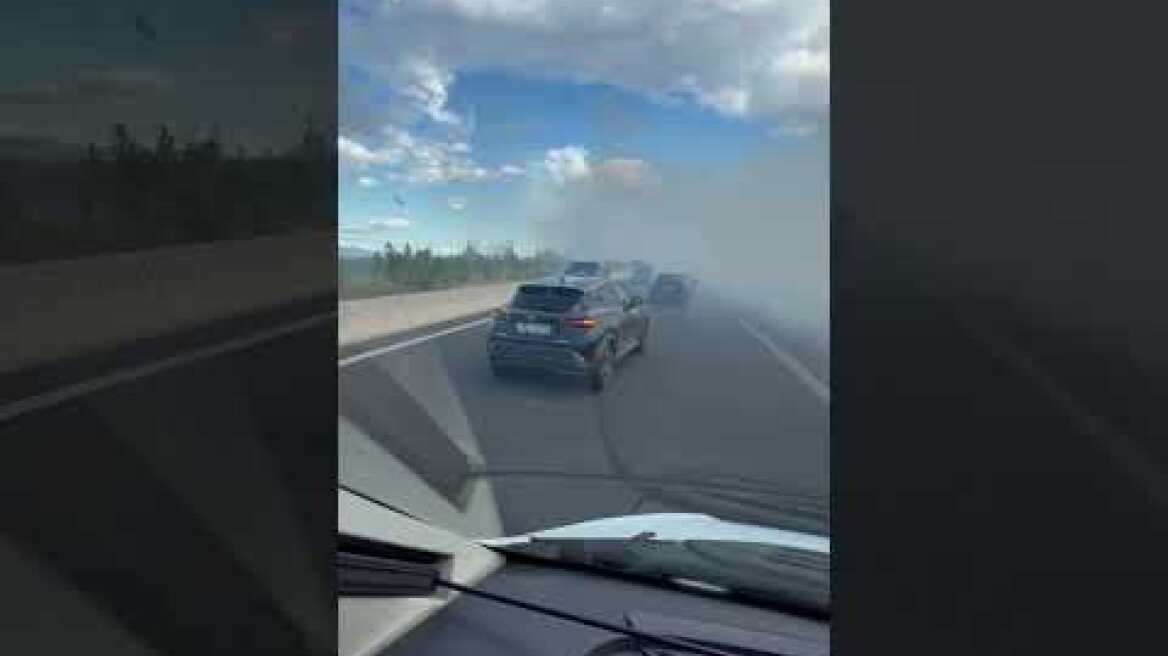 Δείτε βίντεο: Σοβαρό τροχαίο στον Ε65 μετά από φωτιά σε χωράφι