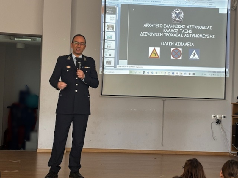 Εκπσιδευτική ενημέρωση μαθητών από την Τροχαία Λαμίας για θέματα ΚΟΚ