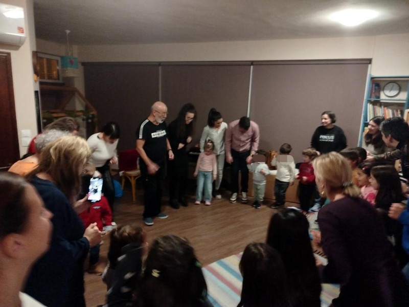 «Το Μαγαζάκι στη Γωνία»: Μια μέρα γεμάτη μουσική και δημιουργία με τον συγγραφέα Βασίλη Αναγνώστου – Δείτε φωτογραφίες