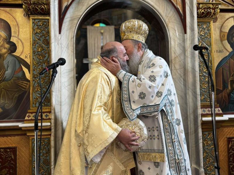 Άξιος αναφώνησαν οι ενορίτες του νέου Επισκόπου Σκιάθου Ιωάννη Καραμούζη στη γιορτή του Ι.Ν. Παμμεγίστων Ταξιαρχών