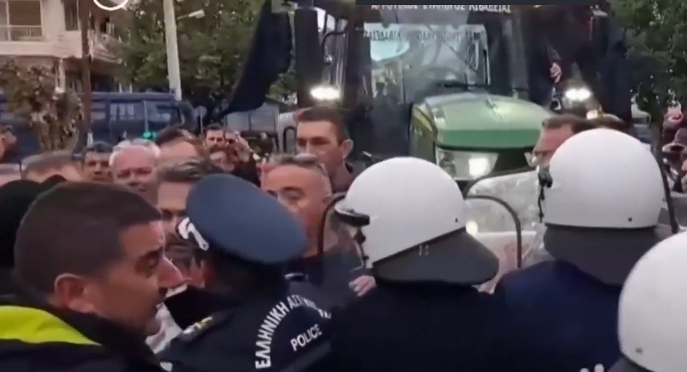 Συνέλαβαν αγροτοσυνδικαλιστή την ώρα που έδινε συνέντευξη – «Άσε τις μ@@@@ τελειώσαμε» (VIDEO)
