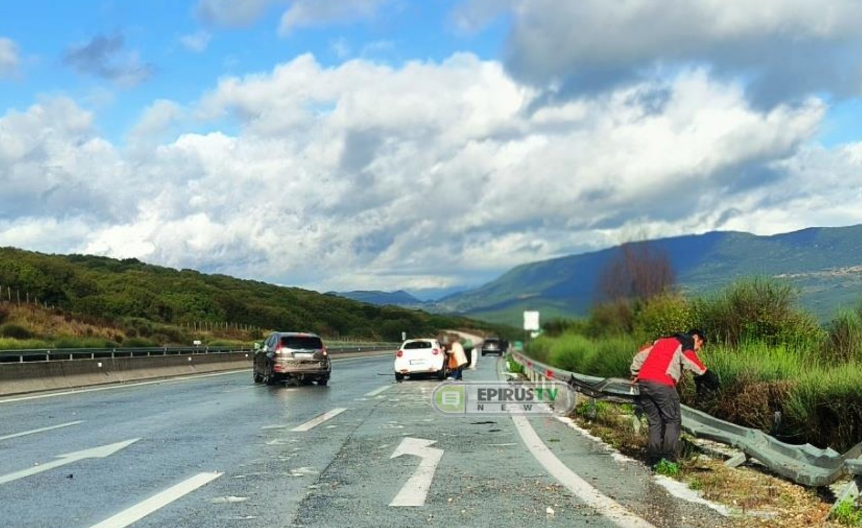 Τέσσερις εκτροπές οχημάτων στην Ιόνια Οδό λόγω χαλαζόπτωσης (φωτο)