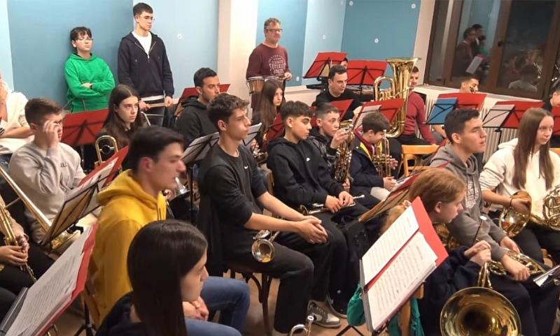 Επίσκεψη του Δημάρχου και του Αντιδημάρχου Πολιτισμού Κοζάνης στη Φιλαρμονική “ΠΑΝΔΩΡΑ” ενόψει της Χριστουγεννιάτικης Συναυλίας-Δείτε το βίντεο