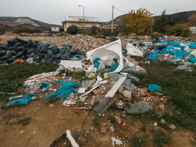 Περιγιάλι Καβάλας, μια συνοικία για τα… μπάζα;! Τέλος στις παράνομες «χωματερές» θέλει να βάλει ο Δήμος [φωτογραφίες]