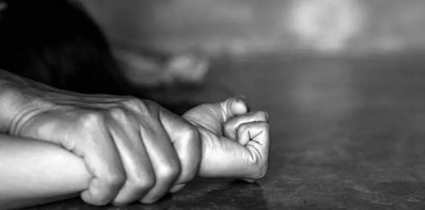 Χειροπέδες στον 16χρονο που κατηγορείται για βιασμό 12χρονης