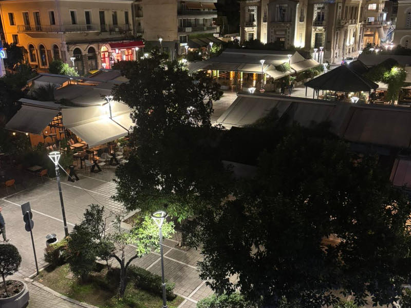 Κλήσεις στα αυτοκίνητα του Δήμου Λαμίας που ήταν σε πλατεία για τον χριστουγεννιάτικο στολισμό