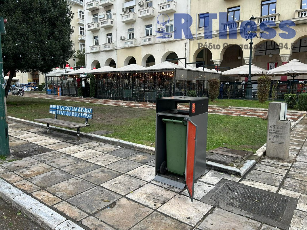 Θεσσαλονίκη – Η Αριστοτέλους μετά τον Ρέμο και το άναμμα του δέντρου (PHOTOS)