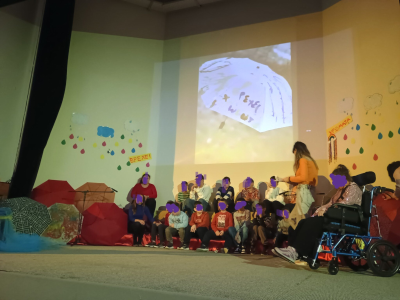 «Βρέχει χρώματα» – με επιτυχία η εκδήλωση του Ειδικού Σχολείου Θήβας